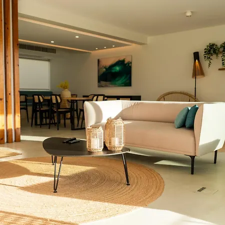 Silveira Bay Lounge Retreat *