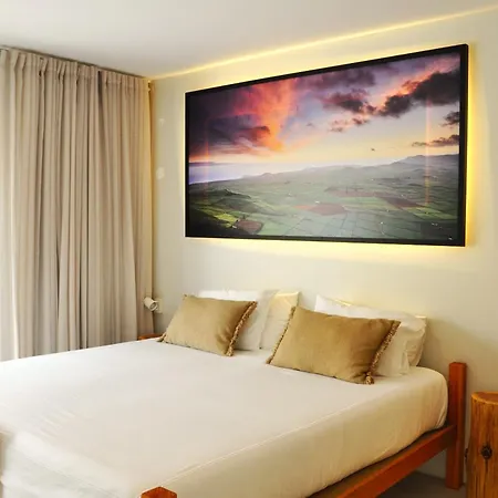 Silveira Bay Lounge Retreat Bed and breakfast Angra do Heroísmo