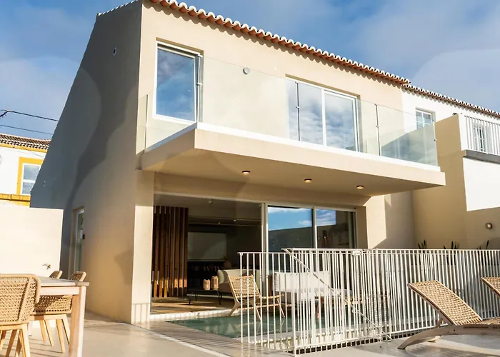 Silveira Bay Lounge Retreat