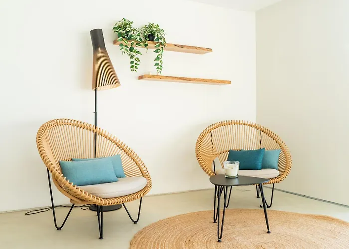 Silveira Bay Lounge Retreat