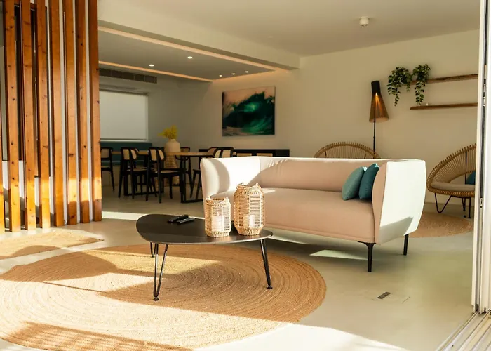 Silveira Bay Lounge Retreat 3*