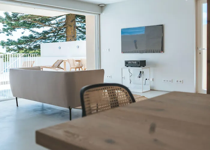 Silveira Bay Lounge Retreat