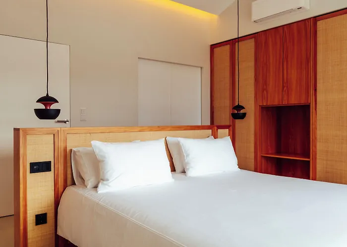 Silveira Bay Lounge Retreat