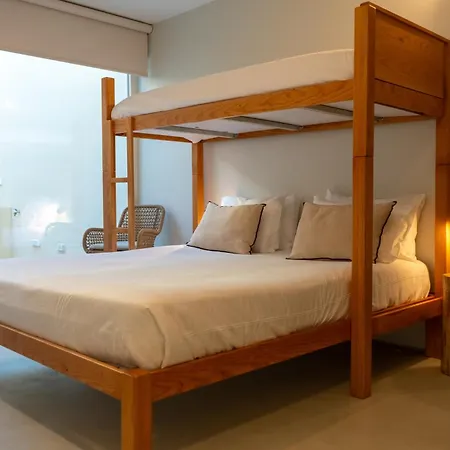 לינה וארוחת בוקר Silveira Bay Lounge Retreat