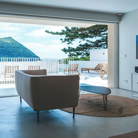 Silveira Bay Lounge Retreat לינה וארוחת בוקר Angra do Heroísmo