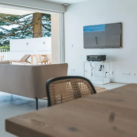 Silveira Bay Lounge Retreat