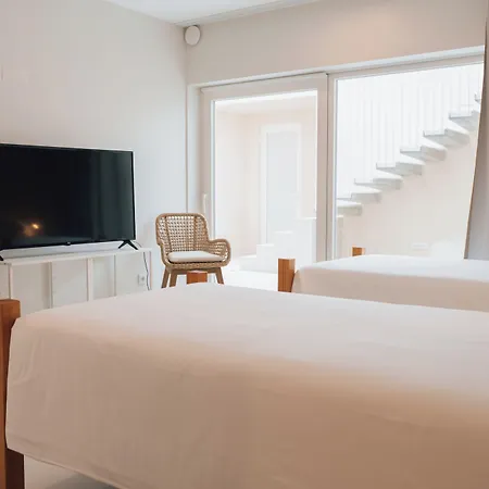 לינה וארוחת בוקר Silveira Bay Lounge Retreat