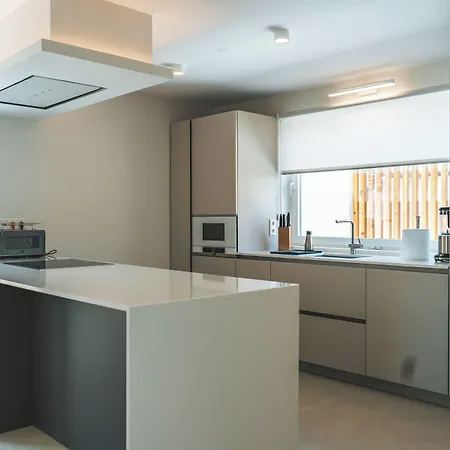 לינה וארוחת בוקר Silveira Bay Lounge Retreat