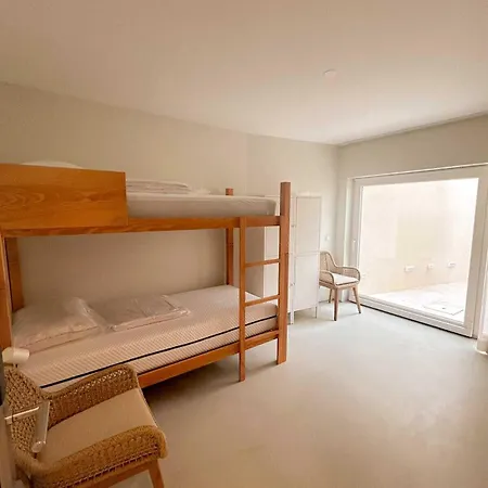 לינה וארוחת בוקר Silveira Bay Lounge Retreat