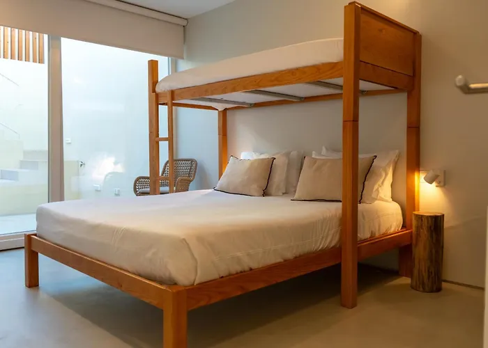 לינה וארוחת בוקר Silveira Bay Lounge Retreat