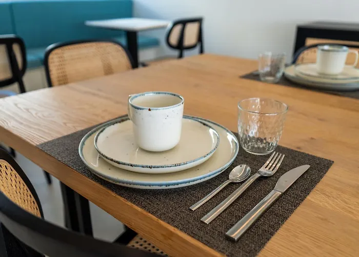 לינה וארוחת בוקר Silveira Bay Lounge Retreat 3*